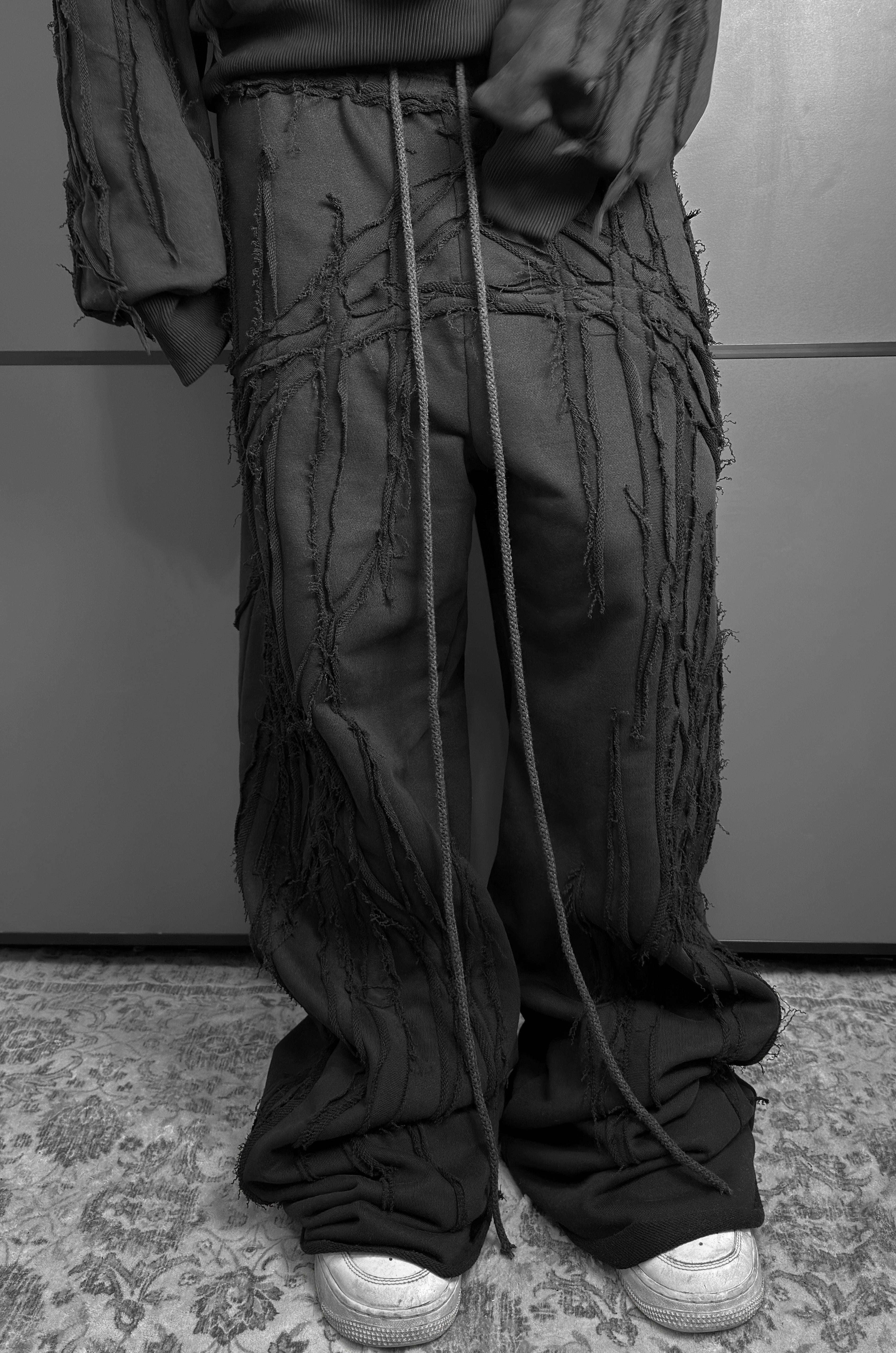 BLACK SCRAPS SWEATPANTS