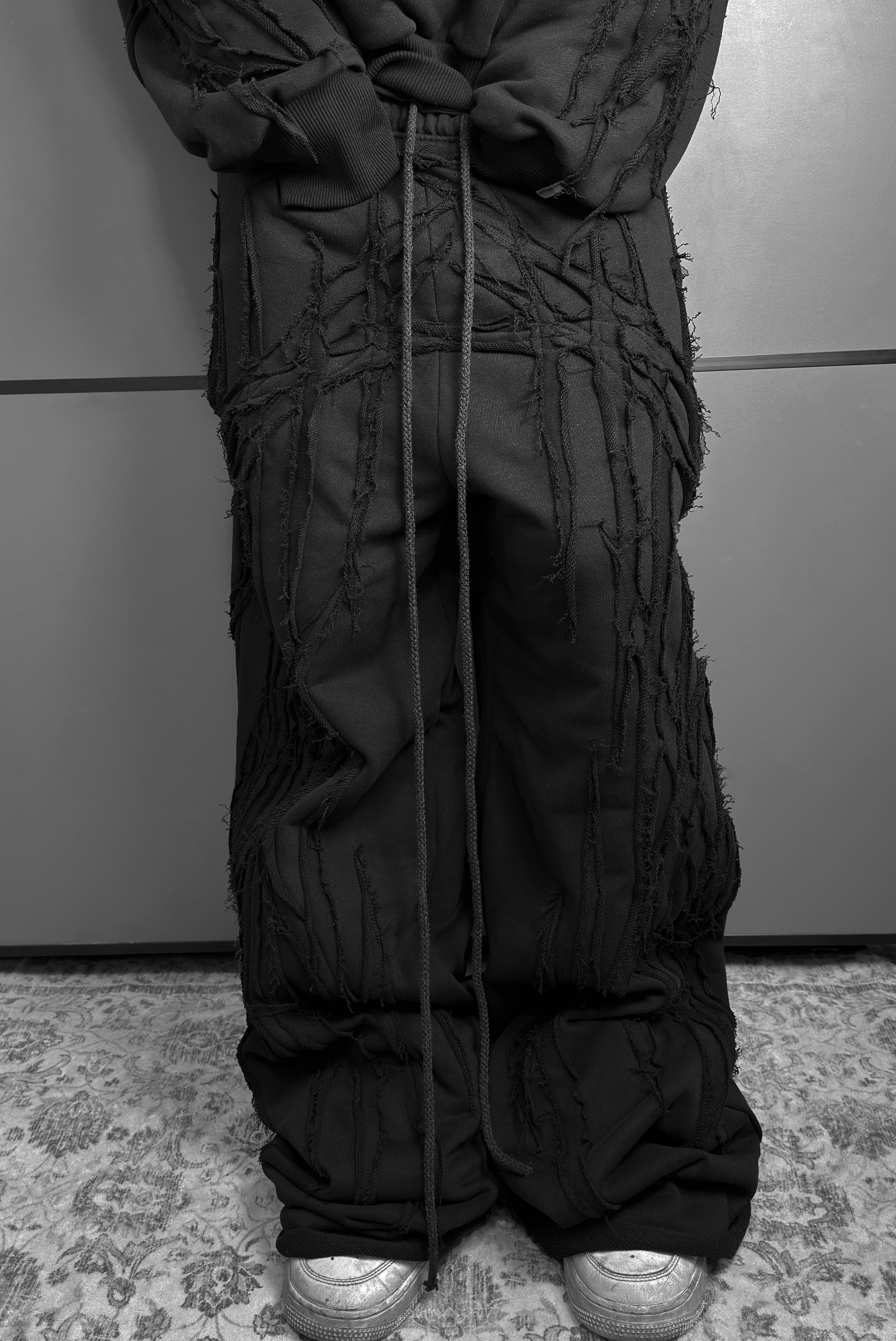 BLACK SCRAPS SWEATPANTS