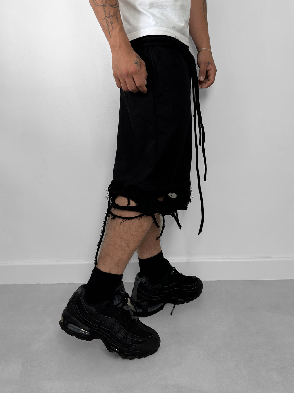 RIFT BLACK SHORTS