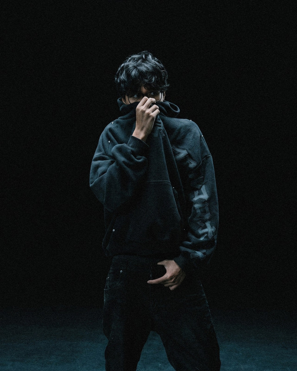 BLACK LETTER HOODIE